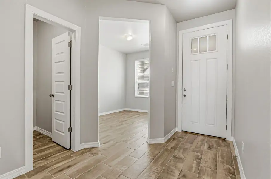 Spacious, unfurnished interior of a new home in Paseo del Este, El Paso (Image 23). Spacious, unfurnished interior of a new home in Paseo del Este, El Paso (Image 23).