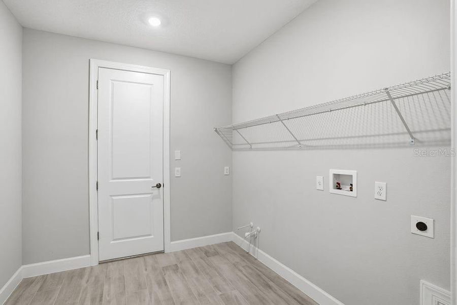 Spacious, unfurnished interior of a new home in Esplanade at Center Lake Ranch, St. Cloud (Image 25).
