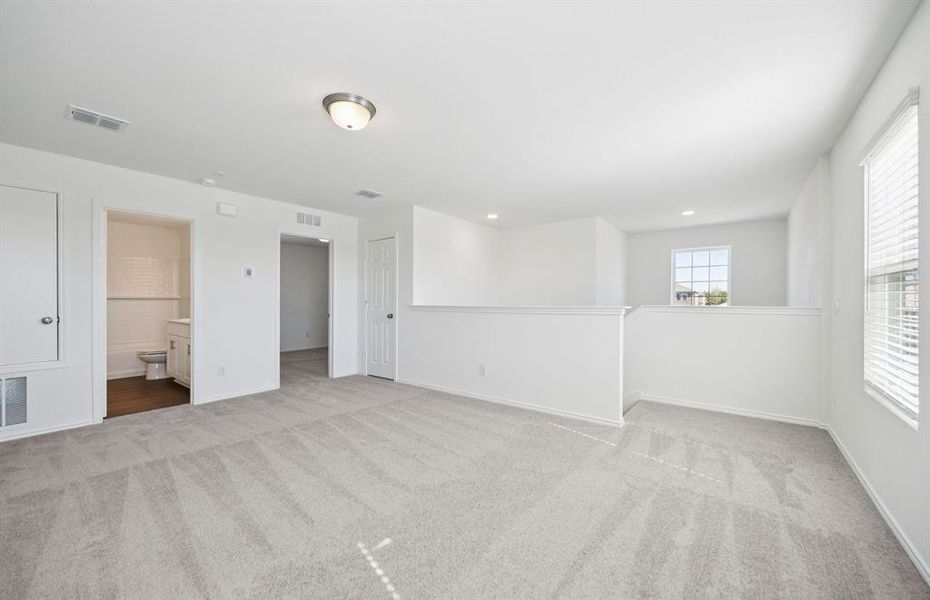 Spacious loft on second floor Spacious loft on second floor