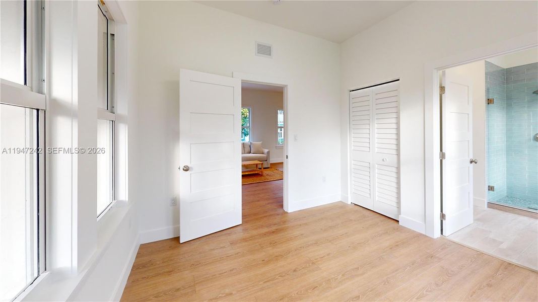 Spacious, unfurnished interior of a new home in , Coral Gables (Image 18).