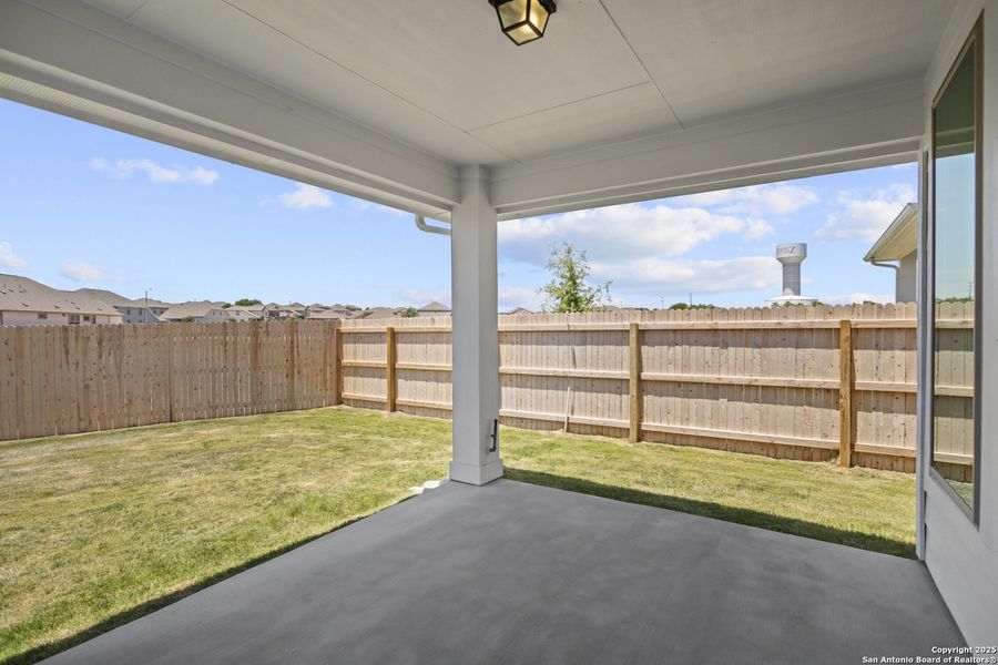 Spacious, unfurnished interior of a new home in Rhine Valley, Schertz (Image 11).