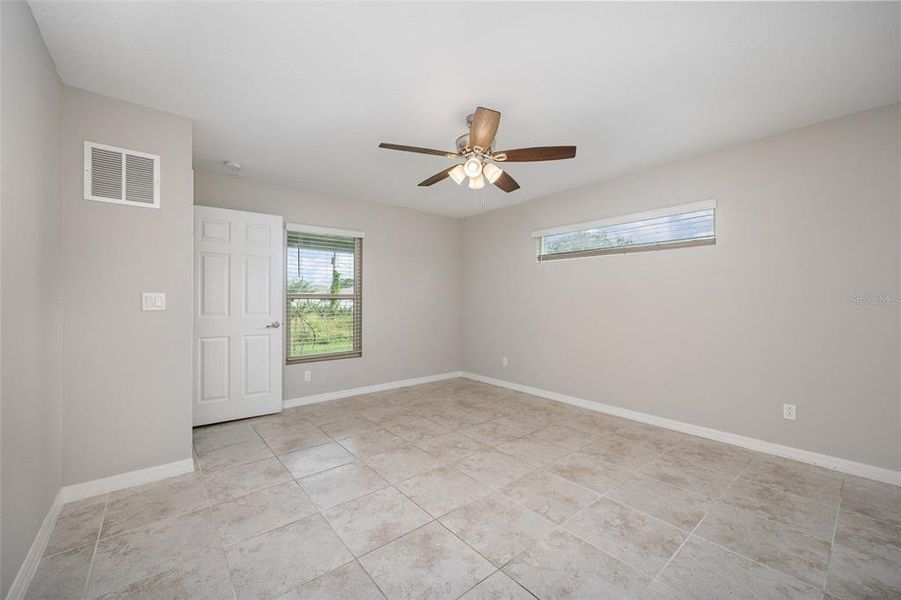 Spacious, unfurnished interior of a new home in , Palm Bay (Image 6).