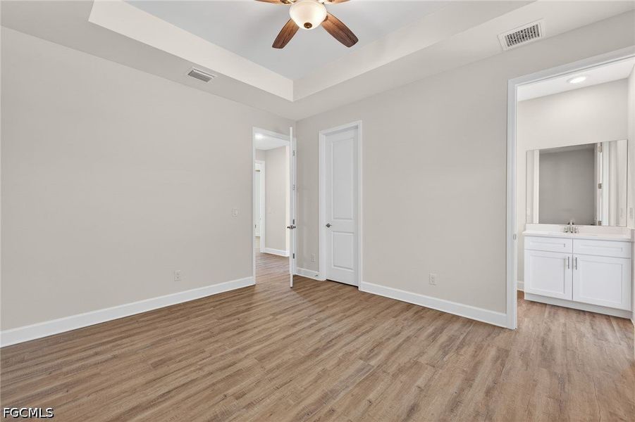 Spacious, unfurnished interior of a new home in Cape Coral, Cape Coral (Image 16).