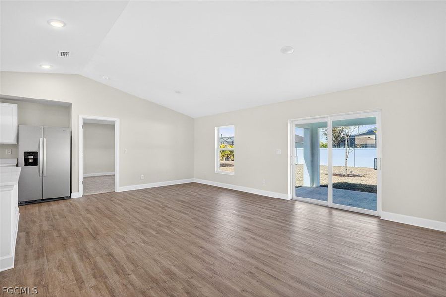 Spacious, unfurnished interior of a new home in Cape Coral, Cape Coral (Image 16).