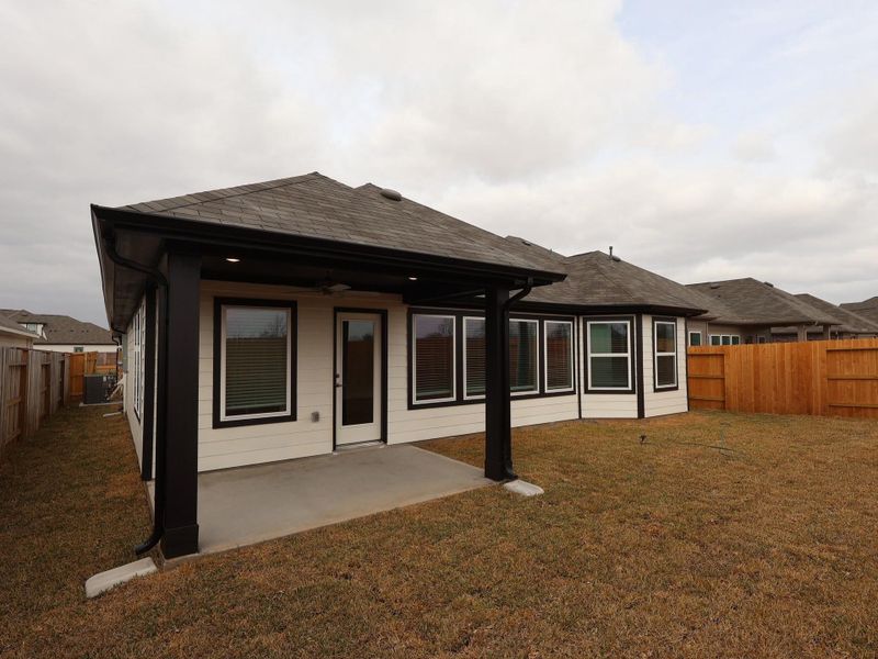 Exterior details and patio area of a home in Summerview, Fulshear (Image 20).