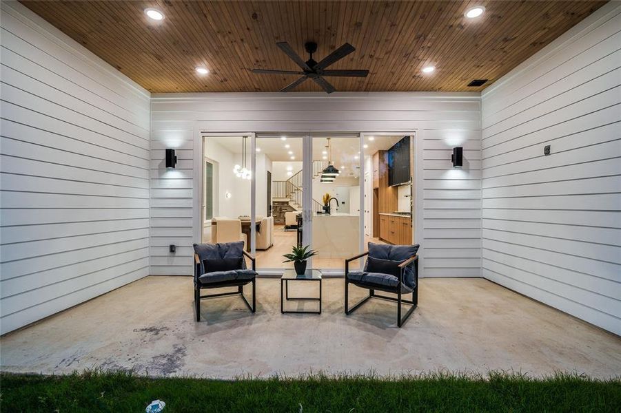 Furnished interior view inside a new home in , Dallas (Image 5).
