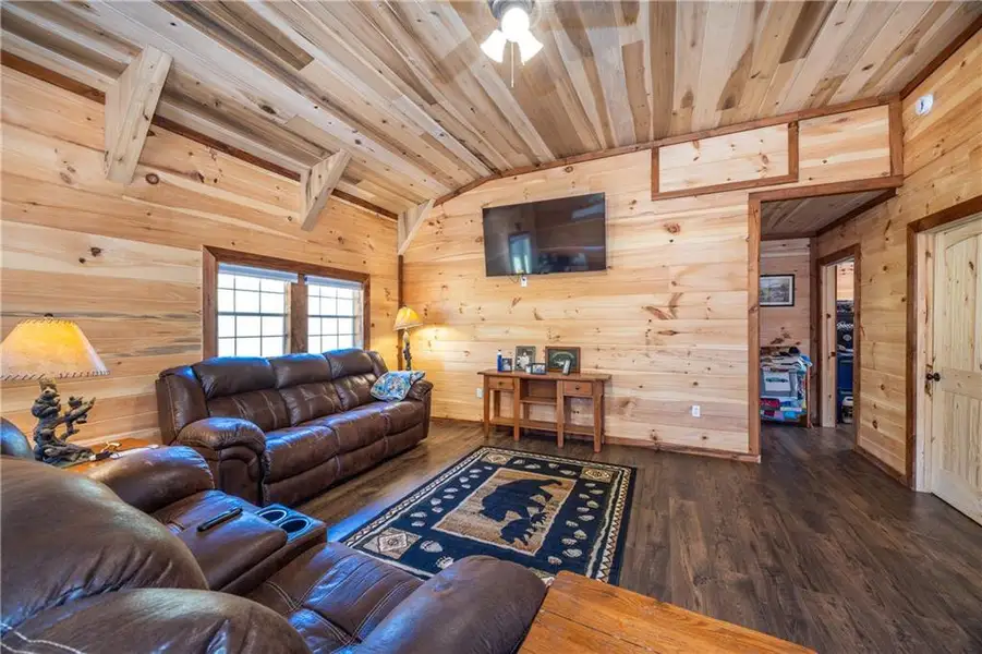 Community amenities in , Jasper (Image 31).