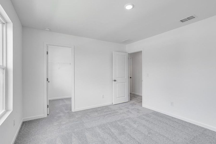 Spacious, unfurnished interior of a new home in Heritage River, Euharlee (Image 12).