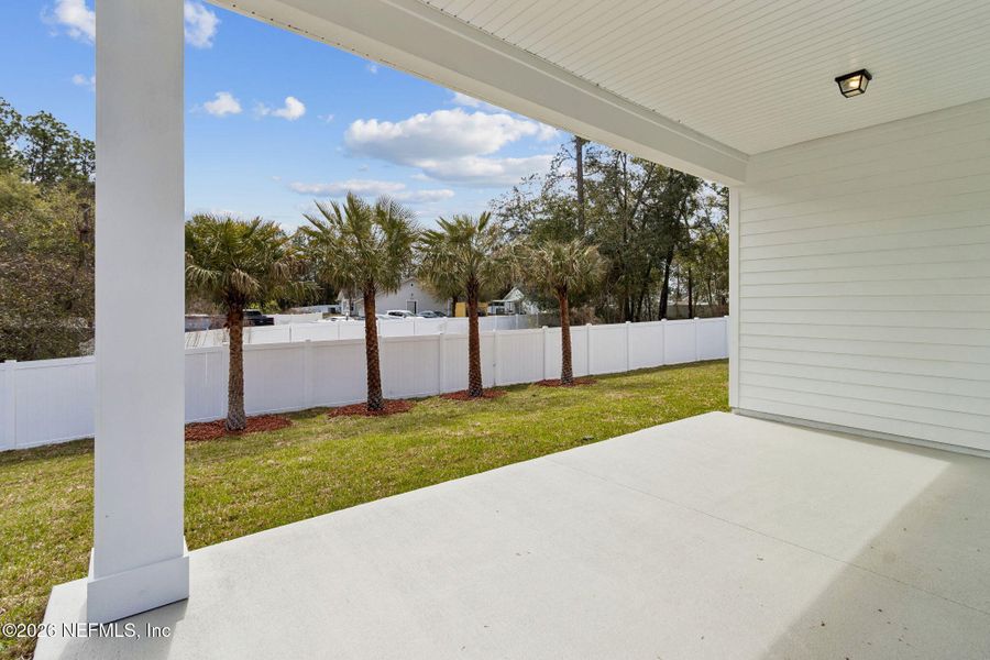Exterior details and patio area of a home in Sandy Ridge, Yulee (Image 3).