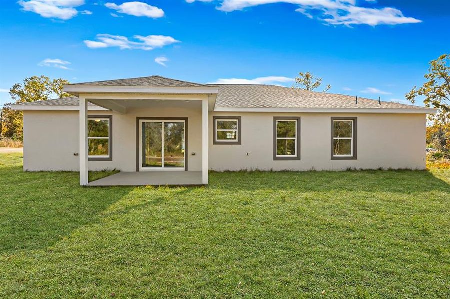 Exterior details and patio area of a home in , Ocklawaha (Image 25).