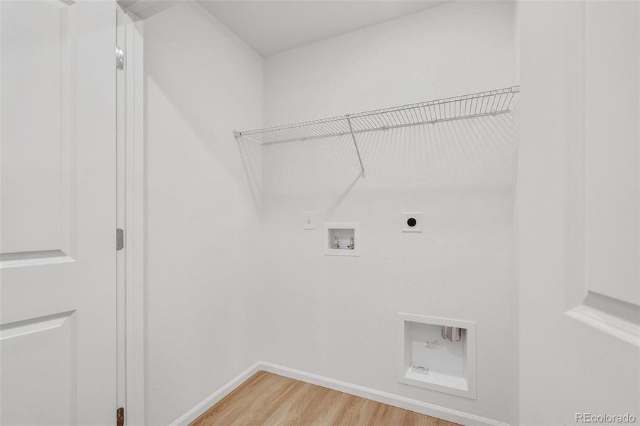 Spacious, unfurnished interior of a new home in Turnberry, Commerce City (Image 29).