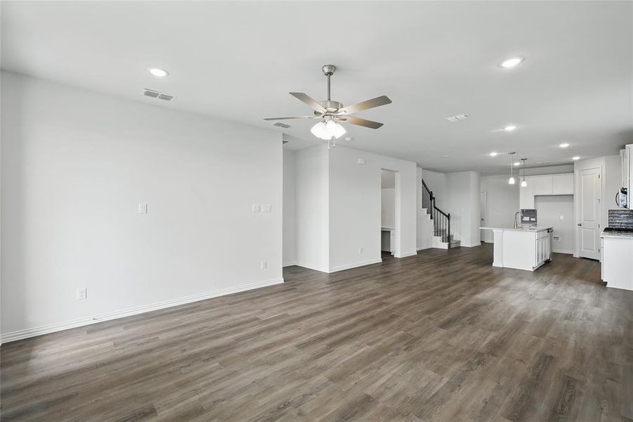 Spacious, unfurnished interior of a new home in Bel Air Village, Sherman (Image 22).