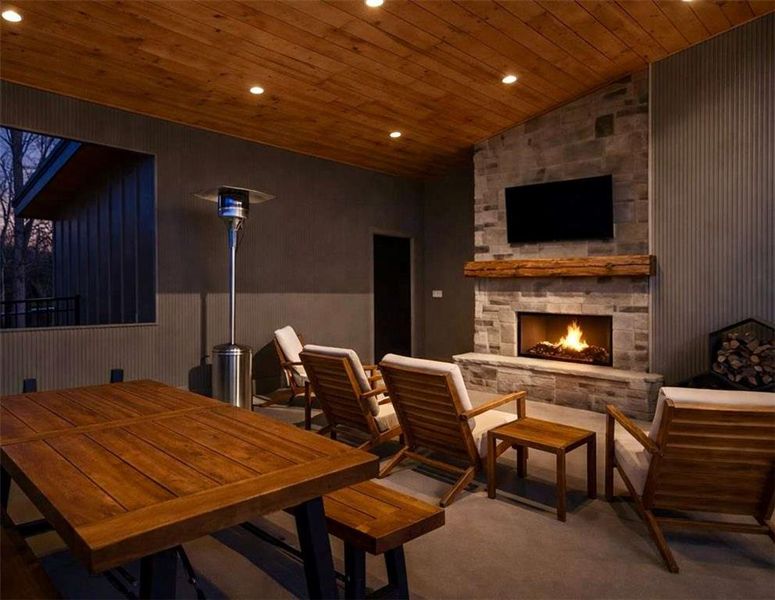 Community amenities in , Talking Rock (Image 36).