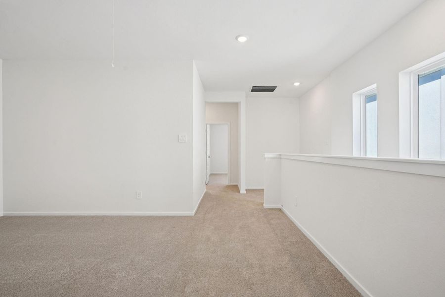 Spacious, unfurnished interior of a new home in Kemah Crossing - City Series, Kemah (Image 36).