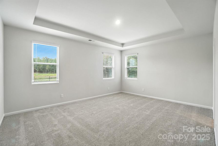 Spacious, unfurnished interior of a new home in Waxhaw Landing, Monroe (Image 11).