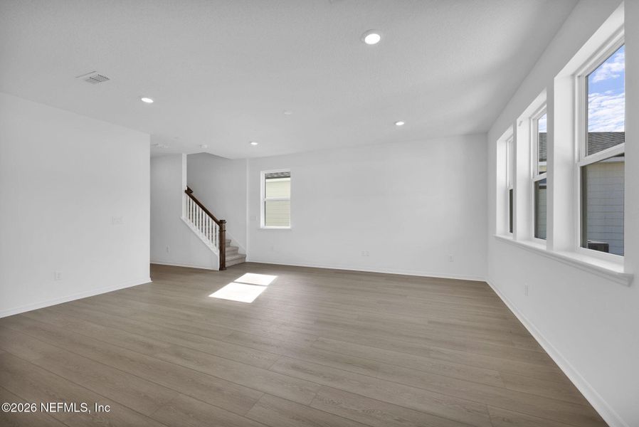 Spacious, unfurnished interior of a new home in Murray Farms, Middleburg (Image 18).