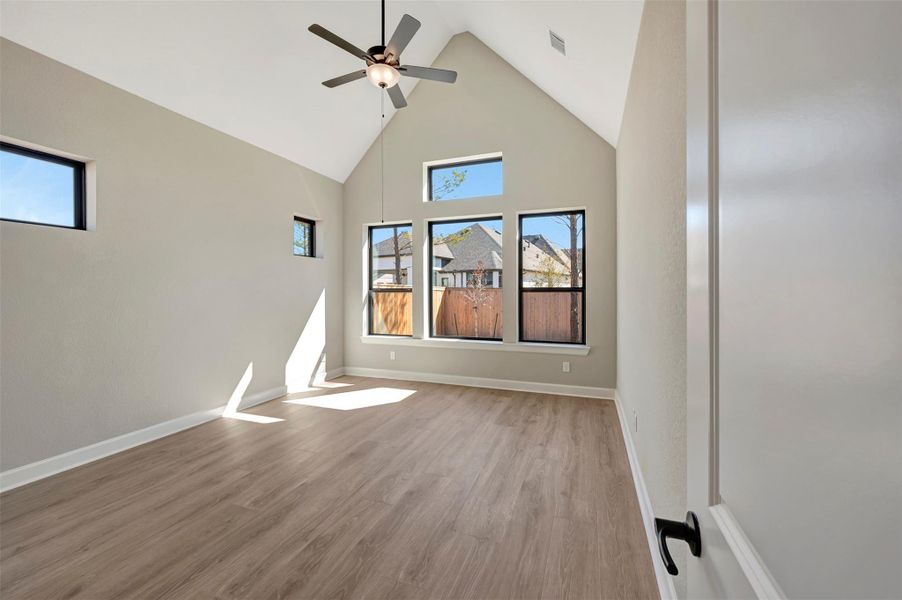 Spacious, unfurnished interior of a new home in Kresston - Enclave Collection, Montgomery (Image 19).