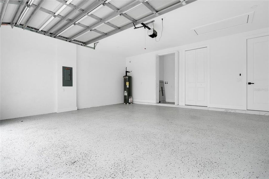 Spacious, unfurnished interior of a new home in , Lehigh Acres (Image 21).