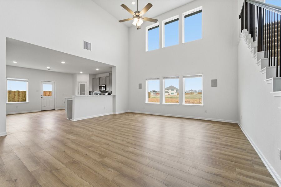 Spacious, unfurnished interior of a new home in Saddlebrook Estates, Waxahachie (Image 13).