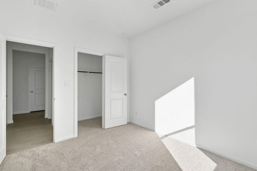 Spacious, unfurnished interior of a new home in Montgomery Bend, Montgomery (Image 20).