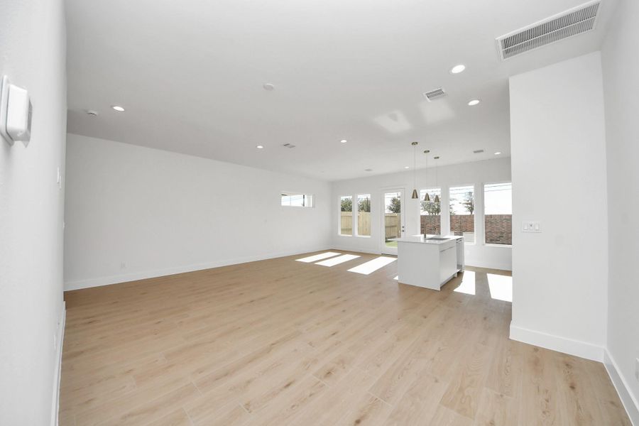 Spacious, unfurnished interior of a new home in Piccolina, Houston (Image 16).