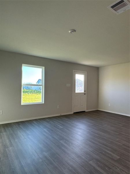 Spacious, unfurnished interior of a new home in Santa Fe, Cleveland (Image 20).