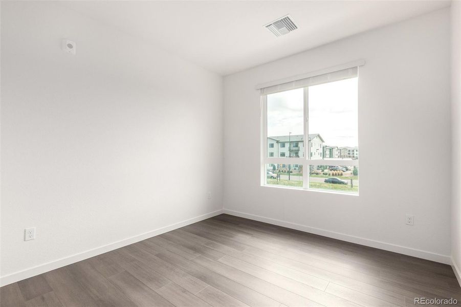 Spacious, unfurnished interior of a new home in Gateway Commons, Denver (Image 21).