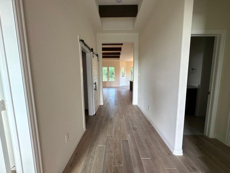 Spacious, unfurnished interior of a new home in Oak Grove Addition, Springtown (Image 12).