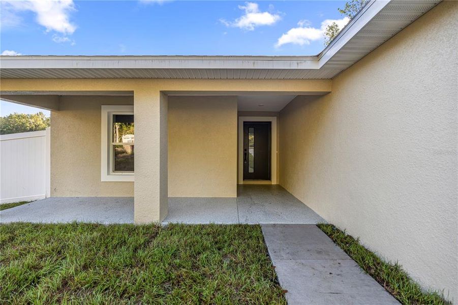 Exterior details and patio area of a home in , Belleview (Image 2).