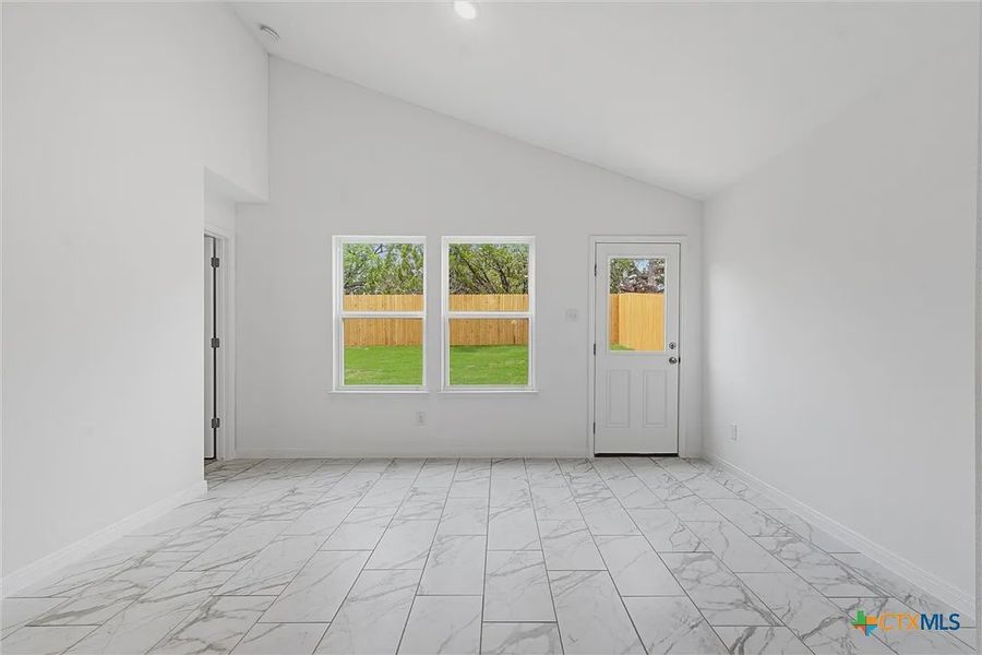 Spacious, unfurnished interior of a new home in Turnbo Ranch, Killeen (Image 17).