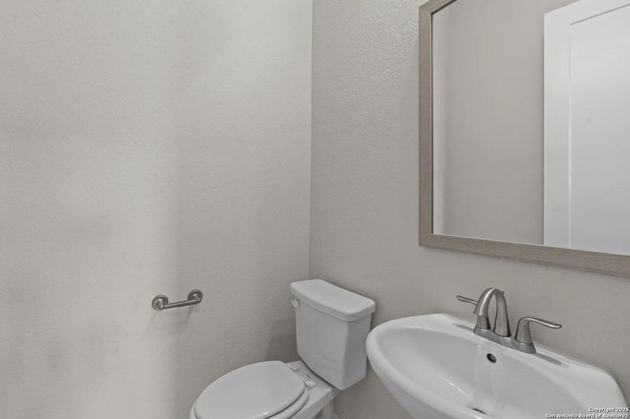 Furnished interior view inside a new home in Esperanza - 70', Boerne (Image 10).