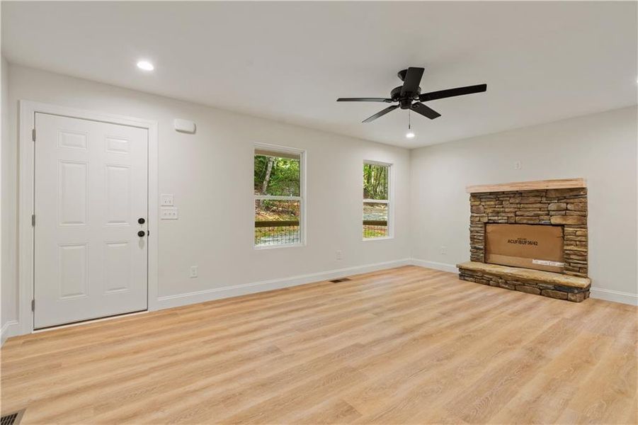 Spacious, unfurnished interior of a new home in , Dahlonega (Image 11).