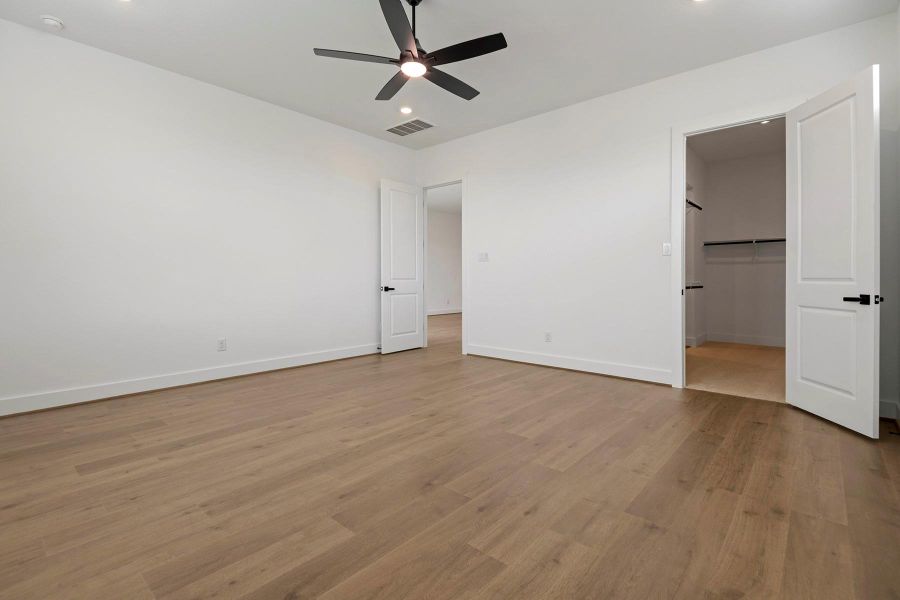 Spacious, unfurnished interior of a new home in , Rosenberg (Image 15).