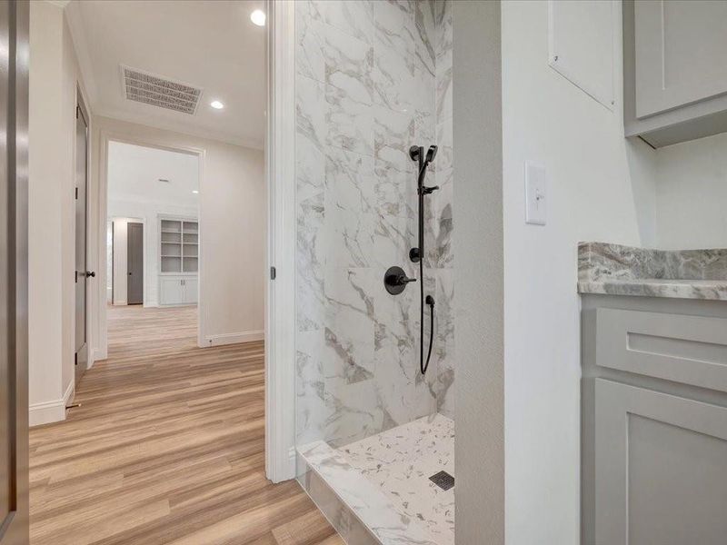Spacious, unfurnished interior of a new home in , Huntington (Image 28).