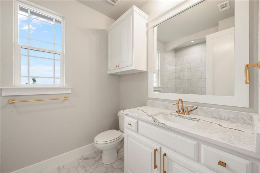 Furnished interior view inside a new home in , Waxahachie (Image 30).