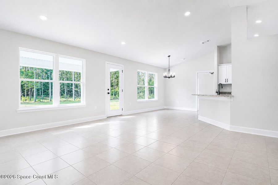 Spacious, unfurnished interior of a new home in Palm Bay, Palm Bay (Image 8).