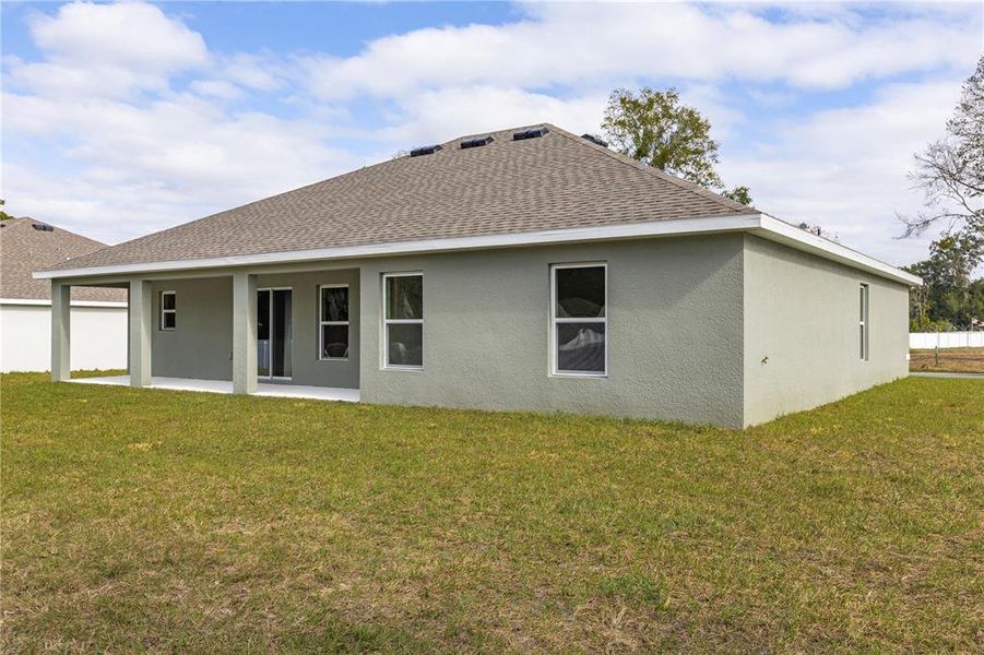 Exterior details and patio area of a home in Sable Run, Ocala (Image 3).