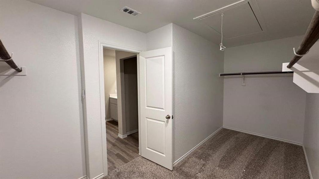 Spacious, unfurnished interior of a new home in Meadowbrook Estates, Cleburne (Image 15).