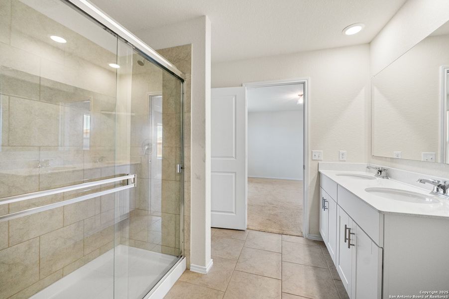 Furnished interior view inside a new home in Cinco Lakes, San Antonio (Image 5). Furnished interior view inside a new home in Cinco Lakes, San Antonio (Image 5).