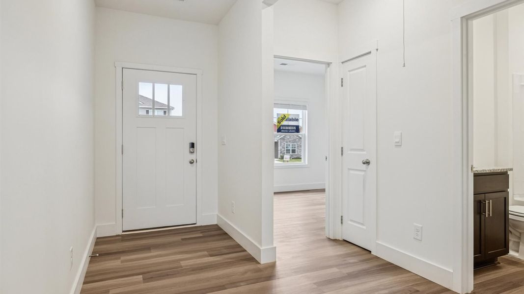 Spacious, unfurnished interior of a new home in Millstone Village, Morristown (Image 9).