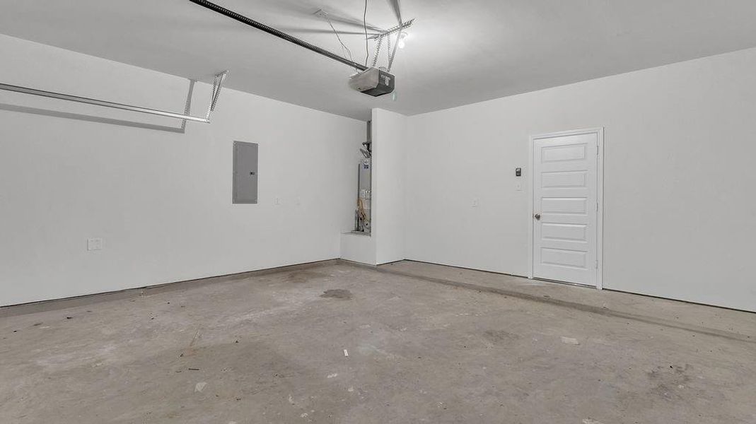 Spacious, unfurnished interior of a new home in Aldine Pines, Houston (Image 18). Spacious, unfurnished interior of a new home in Aldine Pines, Houston (Image 18).