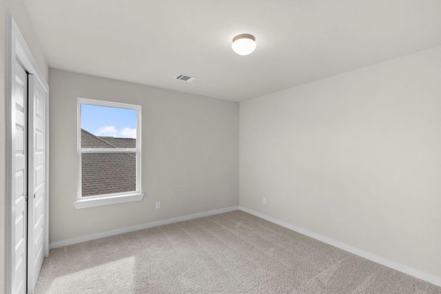 Spacious, unfurnished interior of a new home in Huntington Place, Rosharon (Image 22).