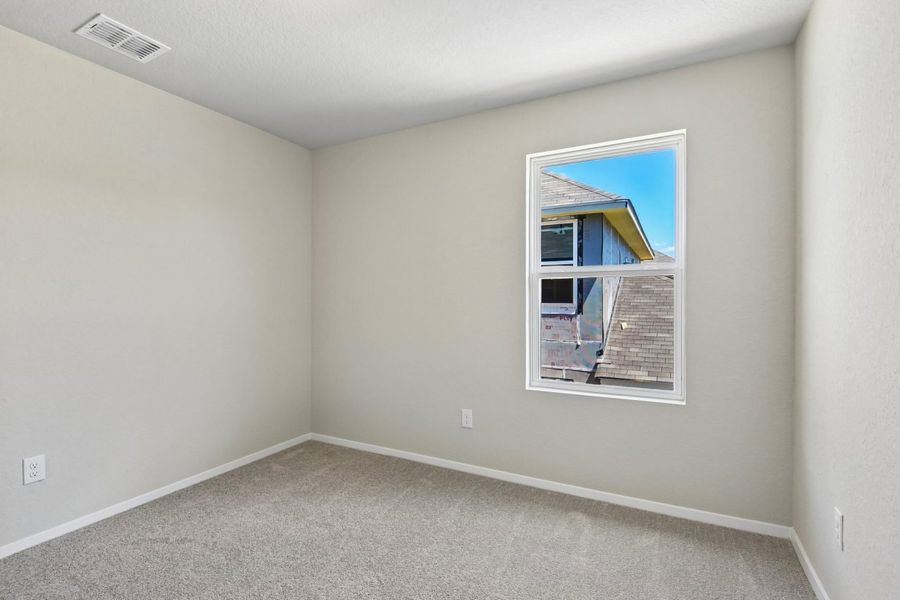 Spacious, unfurnished interior of a new home in Hunters Ranch, San Antonio (Image 25).