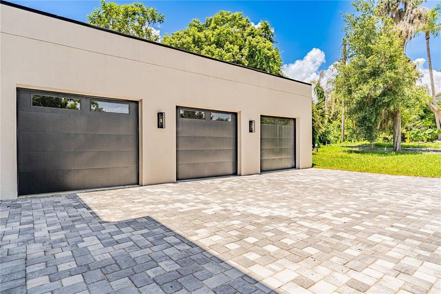 Exterior details and patio area of a home in , Windermere (Image 26).