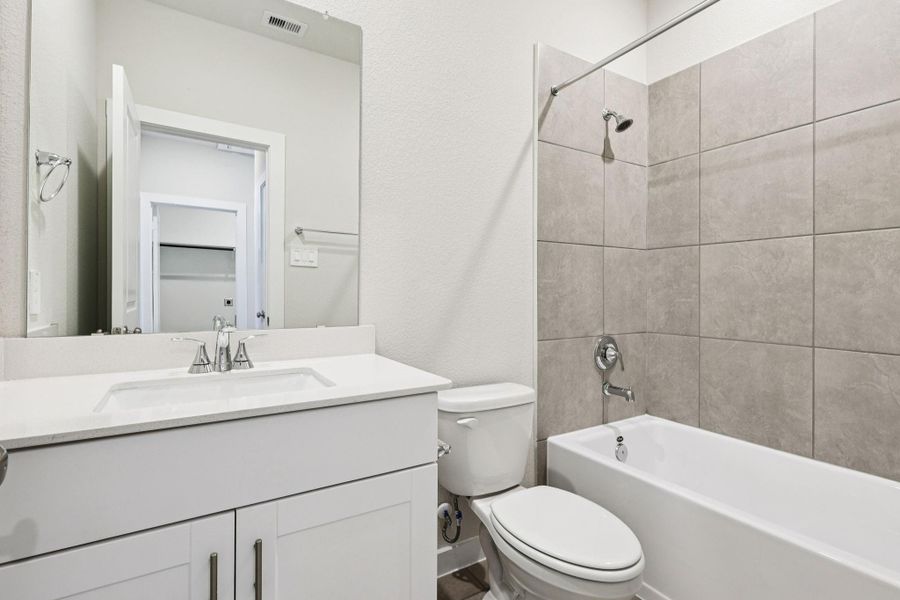 Photo is not of the actual home, but is an inspirational photo of builder’s model home and may depict options, furnishings, and/or decorator features that are not included Photo is not of the actual home, but is an inspirational photo of builder’s model home and may depict options, furnishings, and/or decorator features that are not included