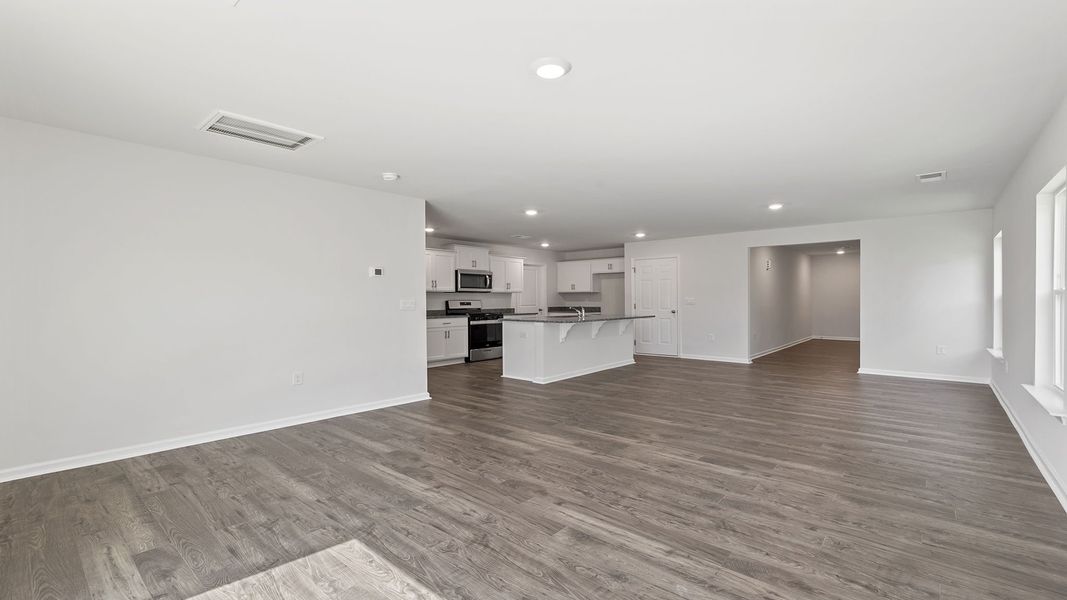Spacious, unfurnished interior of a new home in Seneca Falls, Seneca (Image 14).