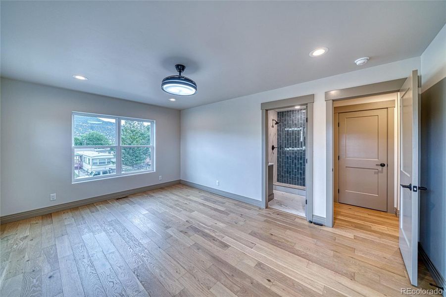 Primary with en-suite