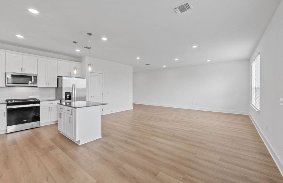 Spacious, unfurnished interior of a new home in Cameron Place, Austin (Image 12).