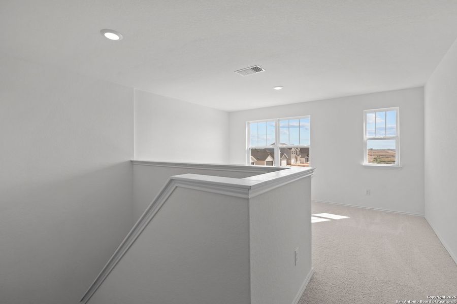 Spacious, unfurnished interior of a new home in Horizon Ridge, San Antonio (Image 13).