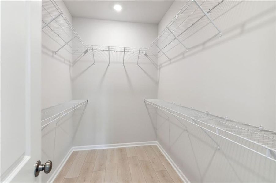 Spacious, unfurnished interior of a new home in , Crawford (Image 18).